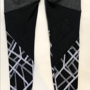 HEROINE SPORT LEGGINGS [black mesh & print panel]